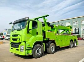 Тяжёлый эвакуатор с поворотным краном на шасси ISUZU 8x4