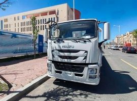 Эвакуатор с КМУ XCMG SQS125-4 на шасси ISUZU 4x2, платформа 6,5 м