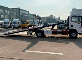 Эвакуатор на шасси ISUZU 4x2 со сдвижной платформой 5,8 м