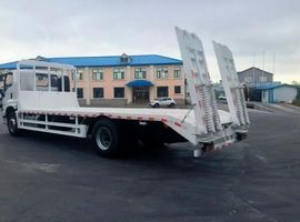 Эвакуатор на шасси ISUZU 4x2 с гидравлическими сходнями, 4 т