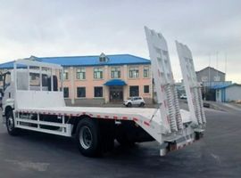 Эвакуатор на шасси ISUZU 4x2 с механическими сходнями