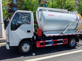 Ассенизатор (вакуумная машина) на шасси ISUZU 4x2, 4 м³