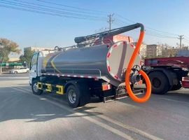 Ассенизатор (вакуумная машина) на шасси ISUZU 4x2, 6 м³