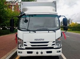 Шторный фургон на шасси ISUZU 4x2, 7 т, с гидробортом