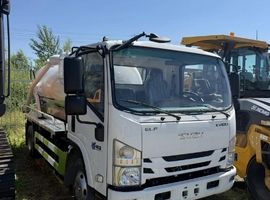 Илосос ISUZU 4,5 м³ 4×2 QL5070SGXWD