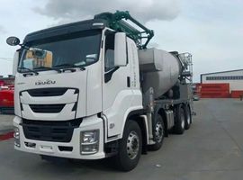 Автобетоносмеситель ISUZU 8×4 с насосом, 7 м³, стрела 28 м