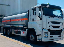 Бензовоз на шасси ISUZU 6×4, 221 кВт, цистерна 17 м³ алюминиевая, цистерна с насосом для перекачки топлива
