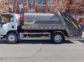 Мусоровоз на шасси ISUZU 4×2, 139 кВт г/п 3,155 т объём 8 м³