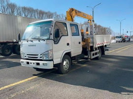 Бортовой грузовик ISUZU 4×2 с КМУ XCMG SQS68-3, 3,2 т, 7,7 м, двойная кабина