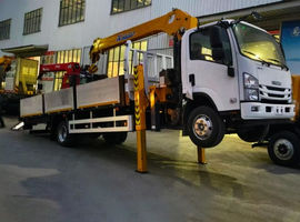 Бортовой грузовик ISUZU 4×2 с КМУ XCMG SQS157, 6,3 т, 12,8 м, рабочая корзина